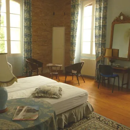 Château Lagaillarde Couette-café 3*