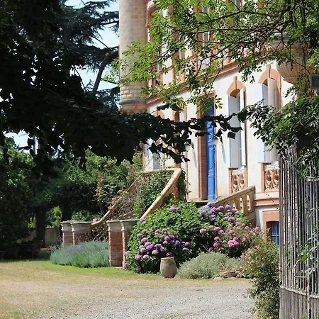 Château Lagaillarde Couette-café 3*